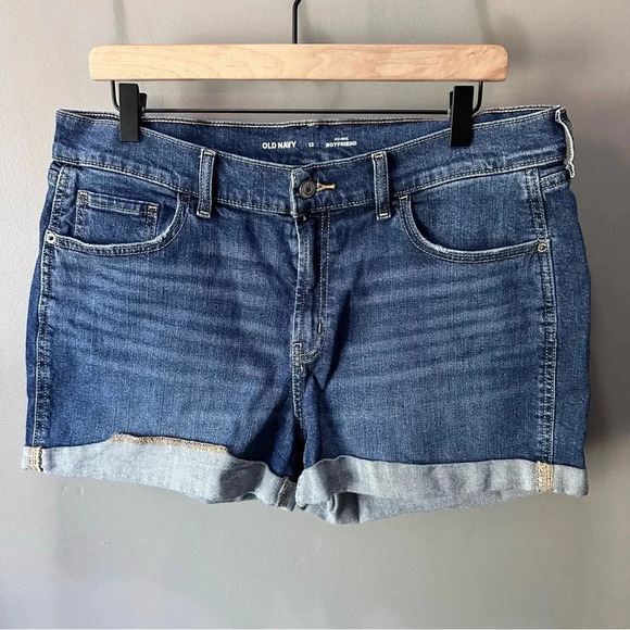 Old Navy Mid-Rise Boyfrient Jean‎ Short. EUC size 12 - Picture 1 of 4